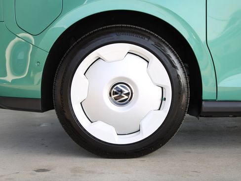 New 2025 Volkswagen ID. Buzz 1st Edition image 18