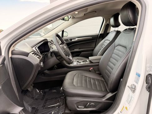 Used 2017 Ford Fusion SE w/ Equipment Group 602A FWD image 13