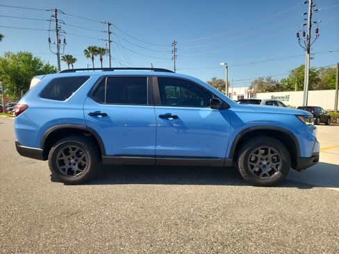 Used 2023 Honda Pilot TrailSport image 7