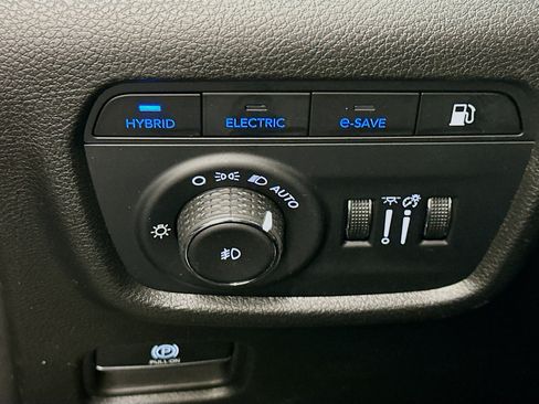 Used 2023 Jeep Grand Cherokee 4WD 4xe image 17