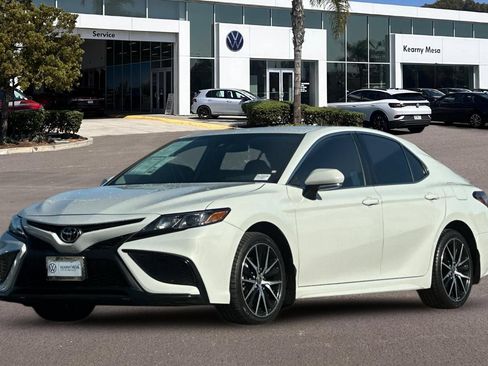 Used 2024 Toyota Camry SE FWD image 8