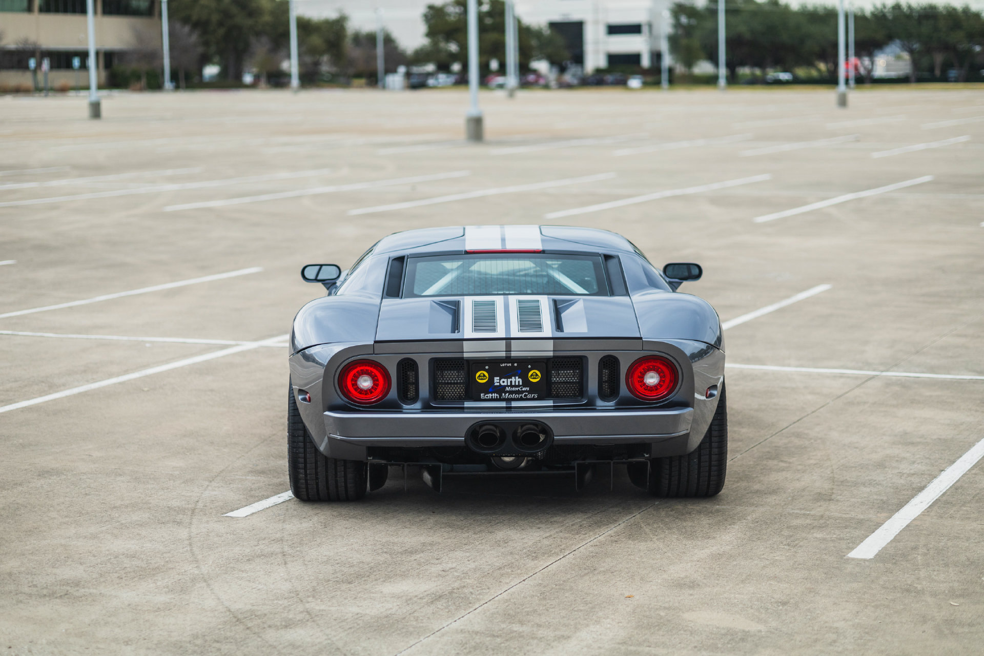 Used 2006 Ford GT RWD image 18