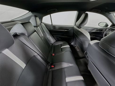 Used 2025 Toyota Camry SE image 25