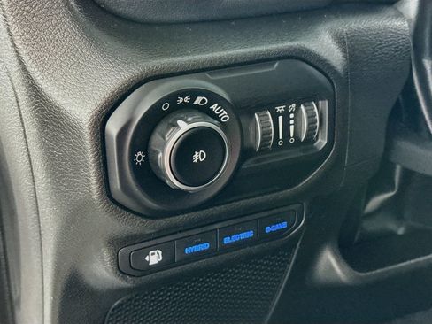 Used 2022 Jeep Wrangler Unlimited Sahara w/ Cold Weather Group AWD/4WD image 13