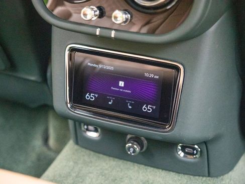 Used 2021 Bentley Bentayga AWD/4WD image 57