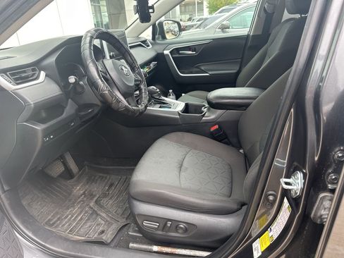 Used 2023 Toyota RAV4 XLE w/ Convenience Package image 5