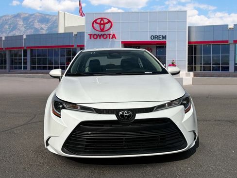 Used 2024 Toyota Corolla LE FWD image 2