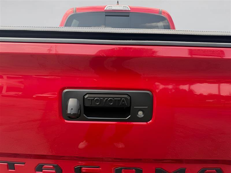 Used 2020 Toyota Tacoma SR5 AWD/4WD image 32