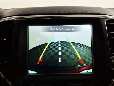 Used 2018 Jeep Grand Cherokee Laredo RWD image 19