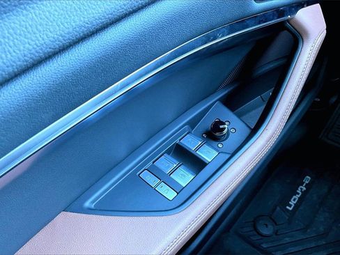 Used 2024 Audi Q8 e-tron Premium Plus image 29