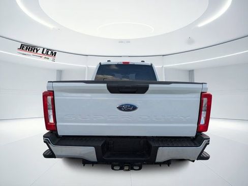 Used 2025 Ford F250 XLT image 4