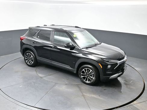 Used 2025 Chevrolet TrailBlazer LT w/ Driver Confidence Package image 45