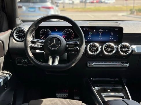 Used 2026 Mercedes-Benz GLB 250 4MATIC image 27