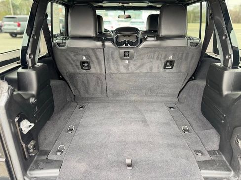 Used 2021 Jeep Wrangler Unlimited Sahara AWD/4WD image 5