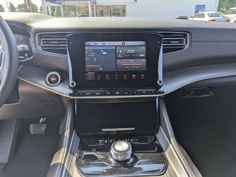 Used 2023 Jeep Wagoneer L Series II AWD/4WD image 18