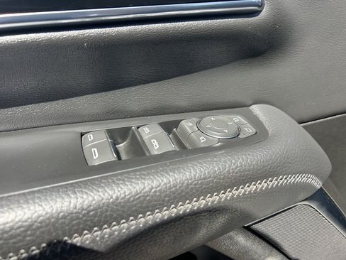Certified 2025 GMC Yukon XL Denali AWD/4WD image 29