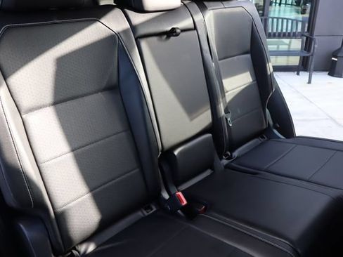 Used 2021 Volkswagen Tiguan SE w/ Panoramic Sunroof Package FWD image 13