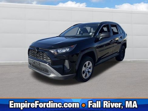 Used 2021 Toyota RAV4 LE image 1