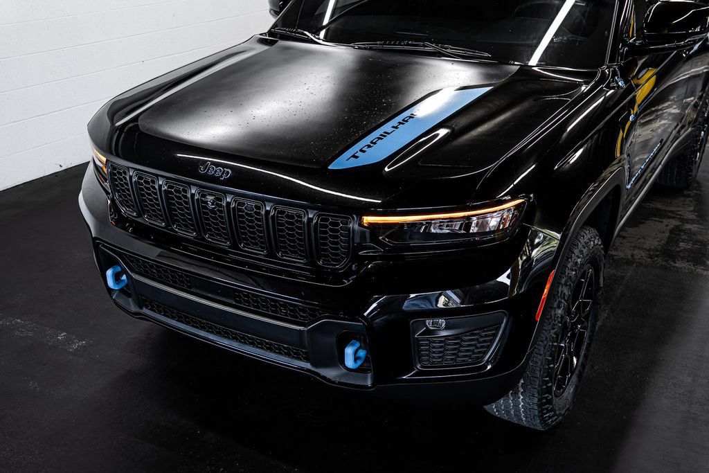 Used 2023 Jeep Grand Cherokee Trailhawk w/ Luxury Tech Group III AWD/4WD image 11