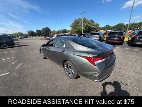 Used 2025 Hyundai Elantra SEL w/ Cargo Package FWD image 5