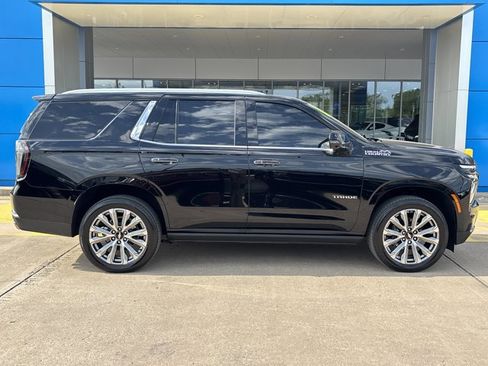 Used 2025 Chevrolet Tahoe High Country AWD/4WD image 2