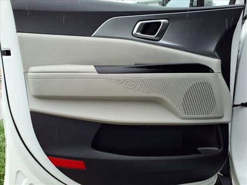 Certified 2024 Kia Carnival LX image 32