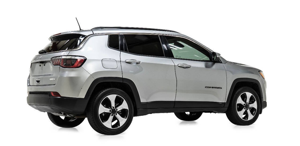 Used 2017 Jeep Compass Latitude w/ Popular Equipment Group FWD image 3