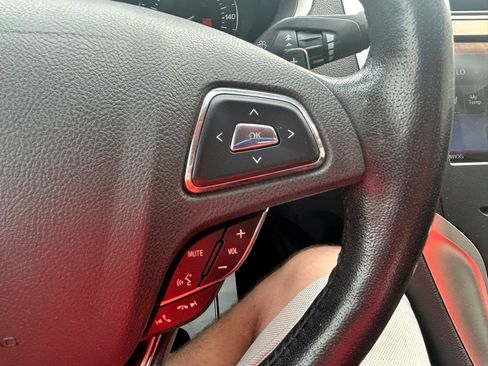 Used 2013 Lincoln MKZ FWD image 19