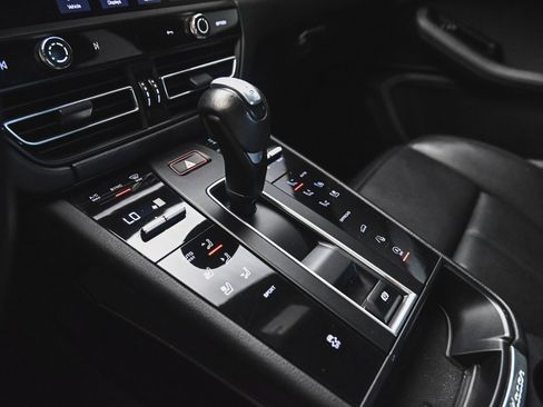 Used 2023 Porsche Macan image 27