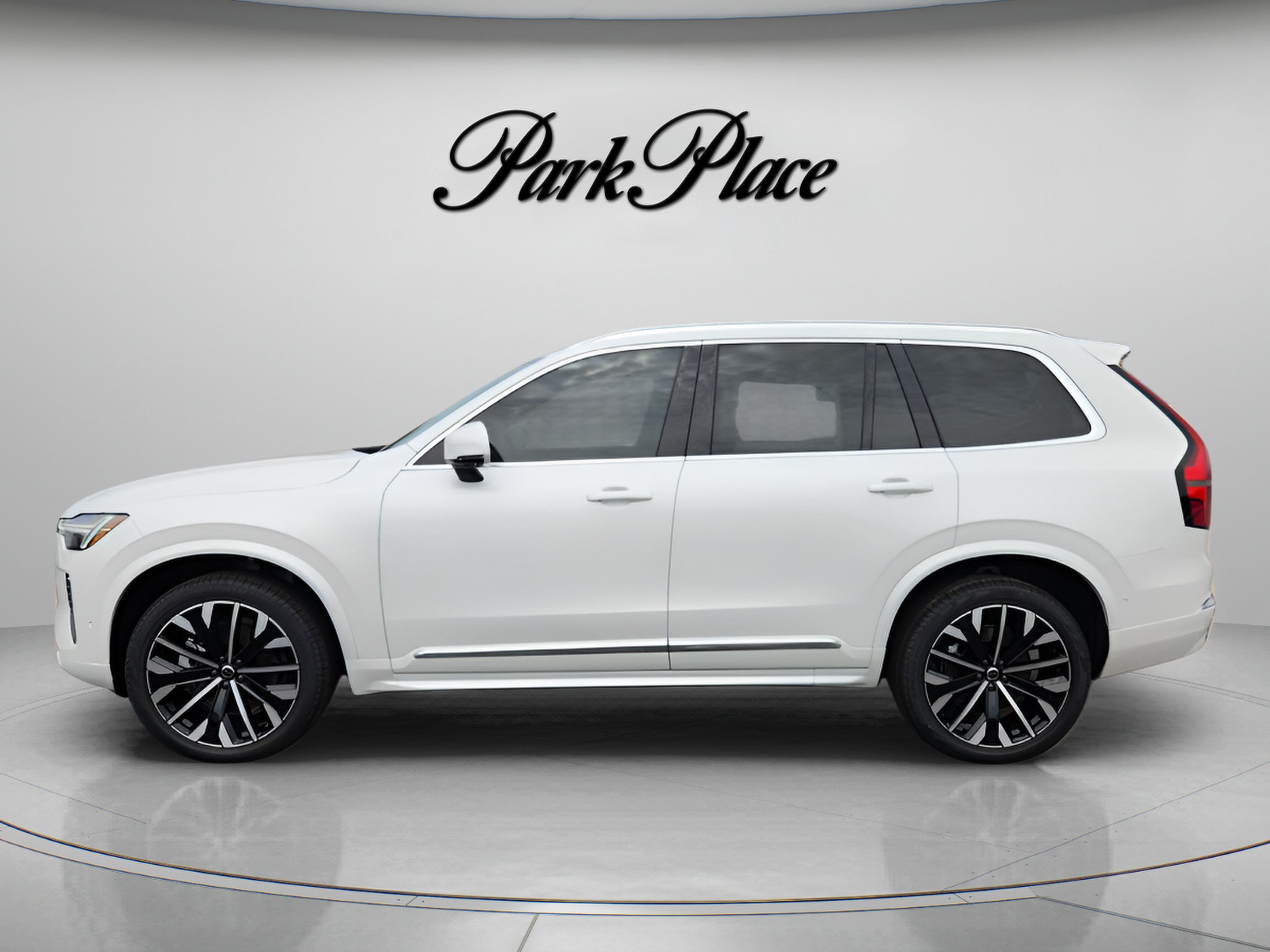 Used 2026 Volvo XC90 B6 Plus w/ Protection Package Premier AWD/4WD image 2