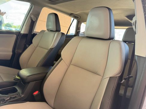 Used 2018 Toyota RAV4 Limited image 12