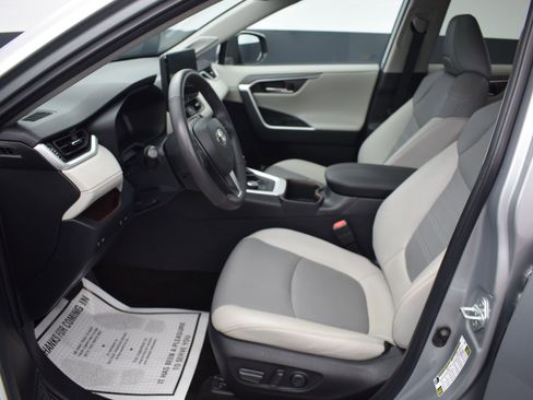 Used 2023 Toyota RAV4 Limited image 14