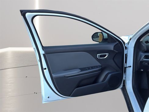 New 2025 Kia K4 LXS image 11