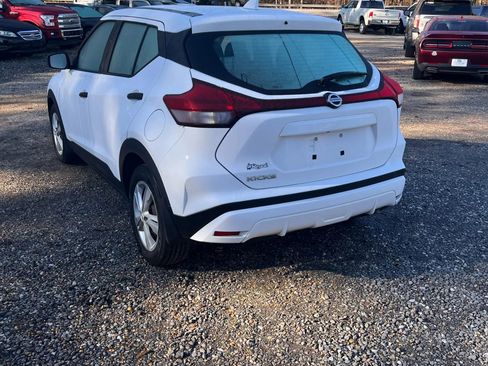 Used 2021 Nissan Kicks S image 2