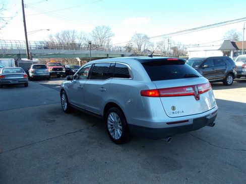 Used 2012 Lincoln MKT FWD image 5
