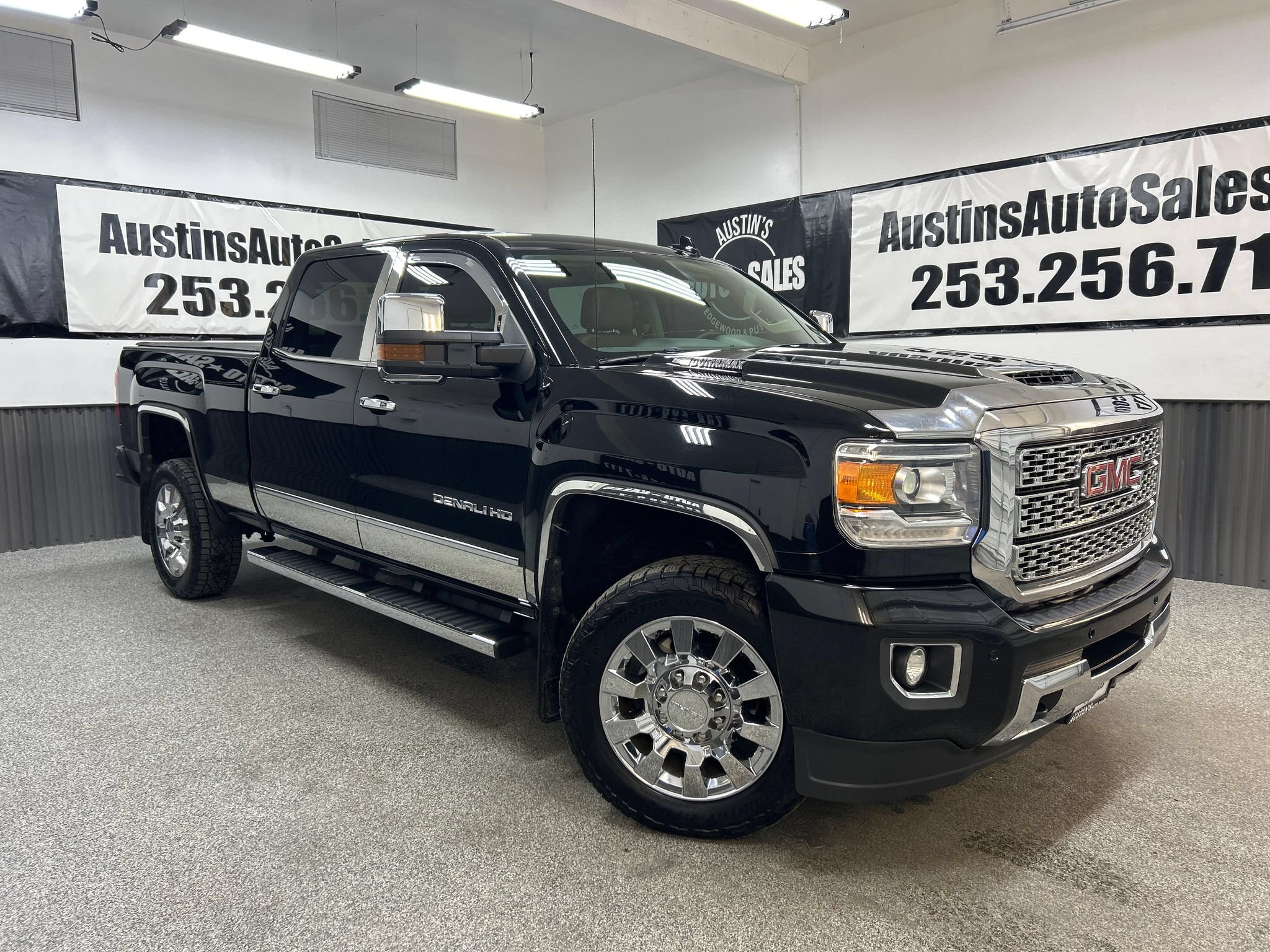 Used 2018 GMC Sierra 2500 Denali AWD/4WD image 1