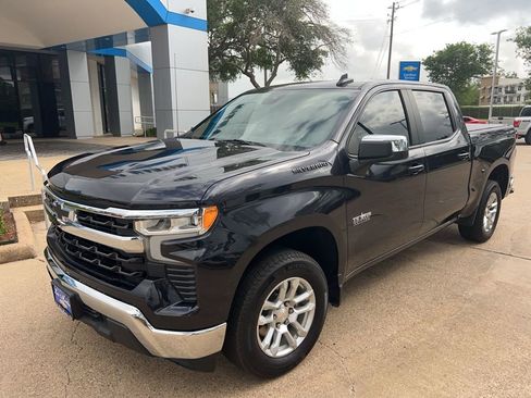 Used 2024 Chevrolet Silverado 1500 LT image 2