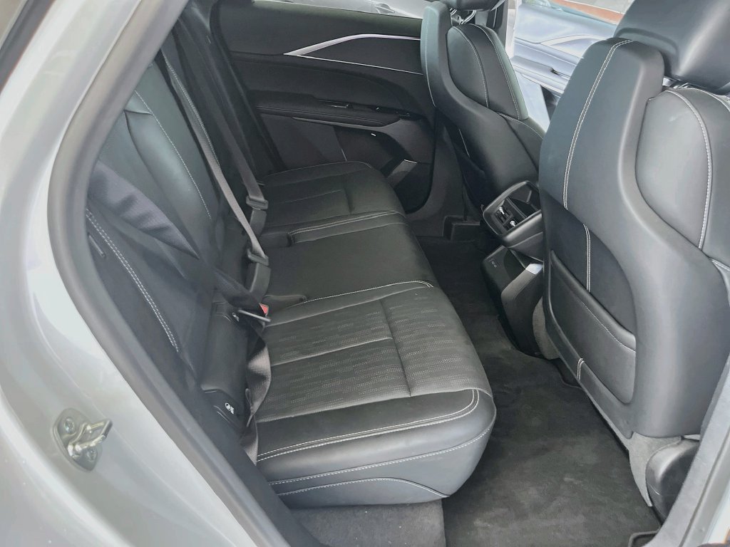 Used 2025 Cadillac Lyriq Luxury w/ LPO, Floor Liner Package AWD/4WD image 27