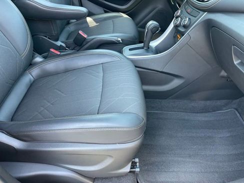 Used 2022 Chevrolet Trax LT w/ Midnight Edition AWD/4WD image 13