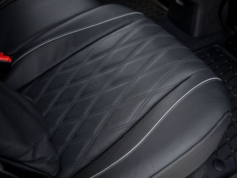 Used 2024 Mercedes-Benz Maybach GLS 600 4MATIC image 49