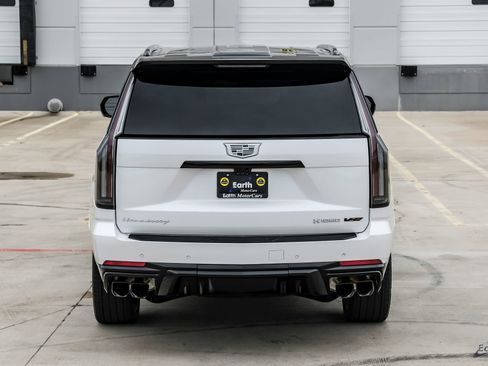 Used 2025 Cadillac Escalade V w/ LPO, ONYX Package AWD/4WD image 14