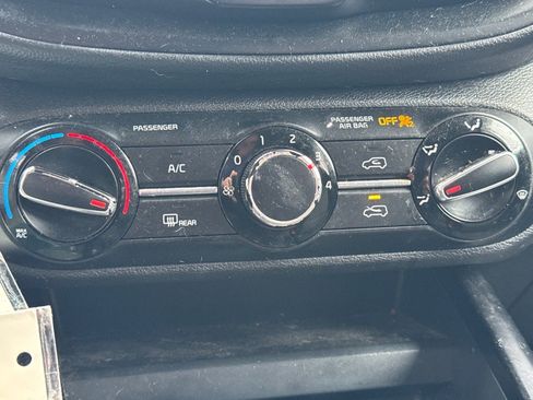 Used 2020 Kia Soul LX FWD image 11