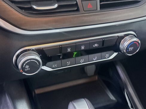 Used 2024 Nissan Altima 2.5 SV image 23