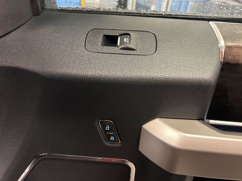 Used 2022 Ford F250 Lariat w/ Black Appearance Package image 42