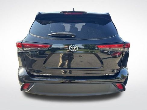 Used 2023 Toyota Highlander LE AWD/4WD image 4