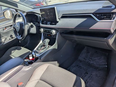 Used 2023 Toyota RAV4 SE w/ Weather & Moonroof Package image 34