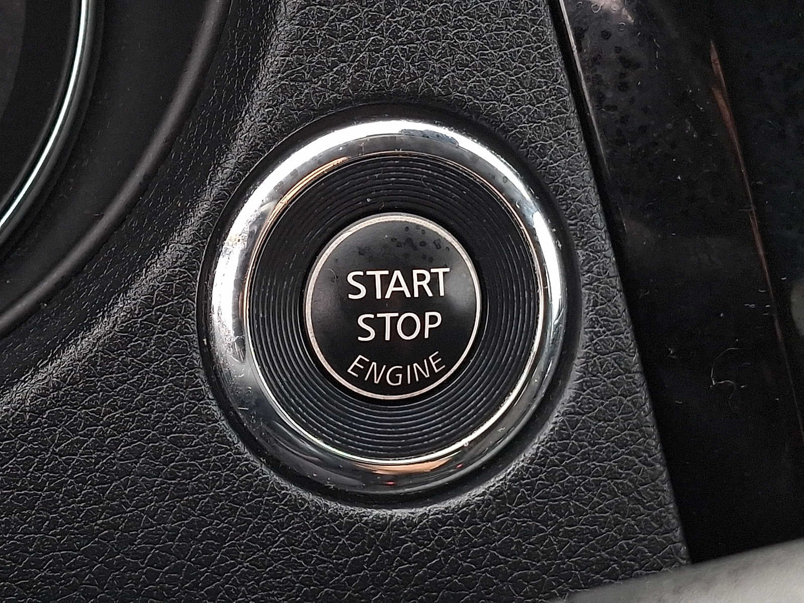 Used 2019 Nissan Rogue SV w/ Premium Package AWD/4WD image 19