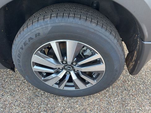 Used 2023 Nissan Pathfinder SL w/ Lighting Package (N92) image 11