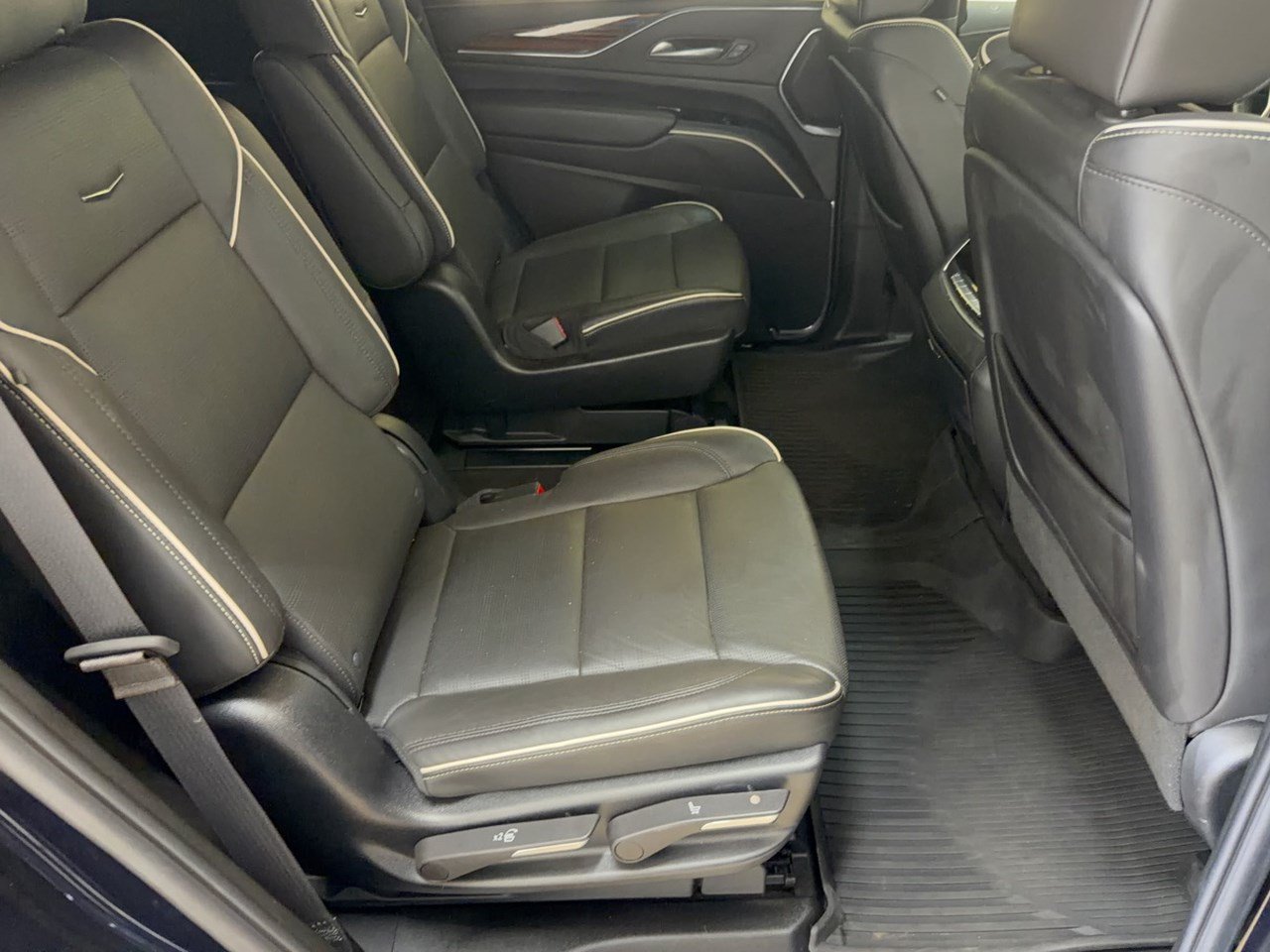 Used 2023 Cadillac Escalade Premium Luxury AWD/4WD image 29