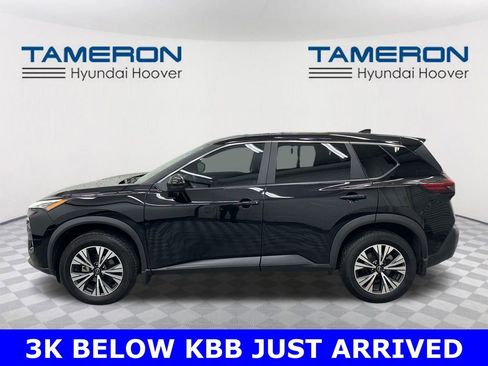 Used 2023 Nissan Rogue SV image 2